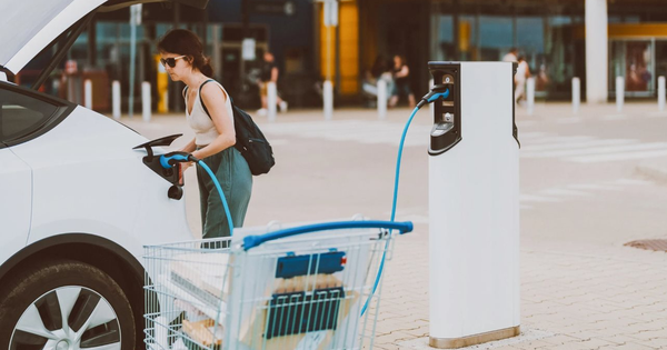 Lắp trạm sạc xe điện, các nhà bán lẻ Mỹ 