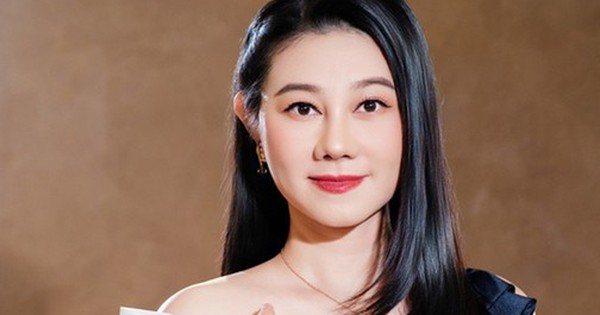 Nữ NSND là thế hệ thứ năm của gia tộc cải lương Minh Tơ, sống kín tiếng ở tuổi 45