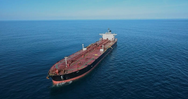 Tuyên bố sẽ điều hải quân mang vũ khí lên tàu Nga, một quốc gia châu Âu vẫn đứng im nhìn hàng chục tàu Moscow chở gần 4 triệu tấn dầu ung dung đi qua