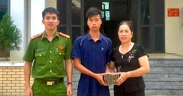 Sau khi đến ngân hàng rút 150 triệu đồng, người phụ nữ SN 1964 phải lên công an xã làm việc