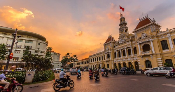 Rủi ro từ xung đột Trung Đông tiếp tục kéo dài, các chuyên gia quốc tế dự báo ra sao về tăng trưởng GDP của Việt Nam so với các nước trong khu vực?