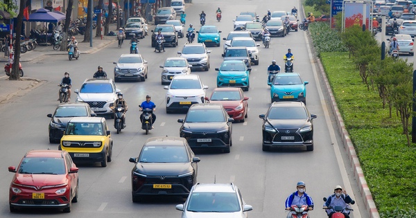 Hà Nội trong một khung hình: 50% là xe điện!