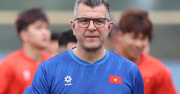 HLV Brazil gạch tên 2 cầu thủ, chốt danh sách tuyển Việt Nam dự giải Đông Nam Á
