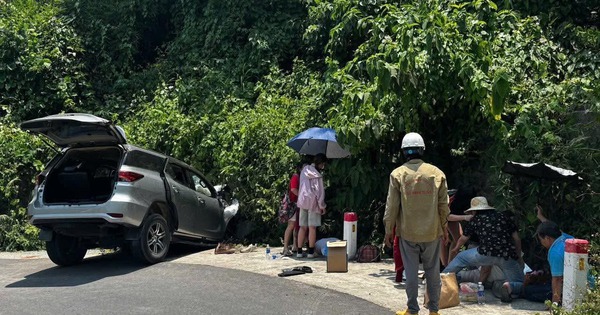 Ô tô lao xuống mương trên đèo Hòn Bà ở Khánh Hoà, 6 người thương vong