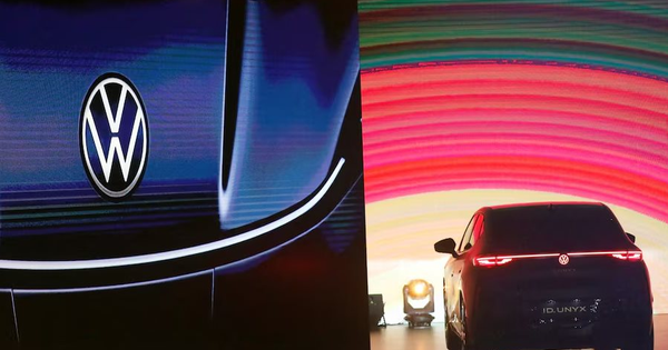 Xe xăng bất ngờ lên ngôi: Tập đoàn ô tô sở hữu hơn 100 nhà máy toàn cầu tuyên bố dừng làm xe điện, chuyển cả 1 cơ sở sang động cơ truyền thống