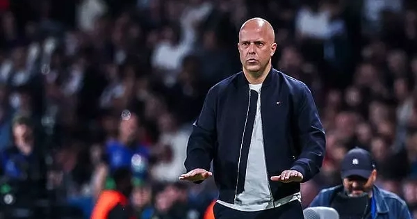 HLV Arne Slot giữa tâm bão: 'Tôi nhận được sự ủng hộ trọn vẹn ở Liverpool'