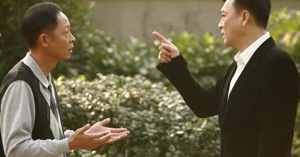 Theo sếp cũ 8 năm không thăng tiến, ngày ông nghỉ hưu tôi đến thăm nhà: 6 tháng sau được lên chức tăng lương