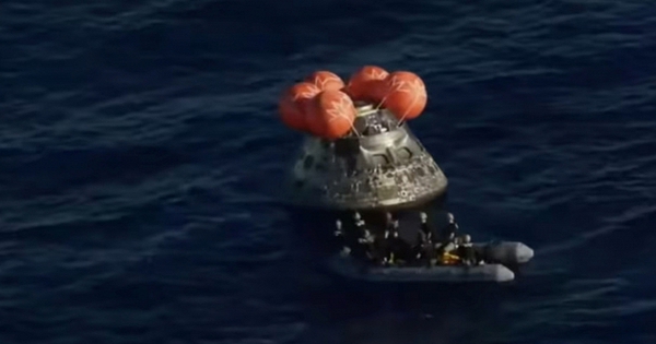 Artemis II hạ cánh thành công ngoài khơi California, hoàn thành sứ mệnh