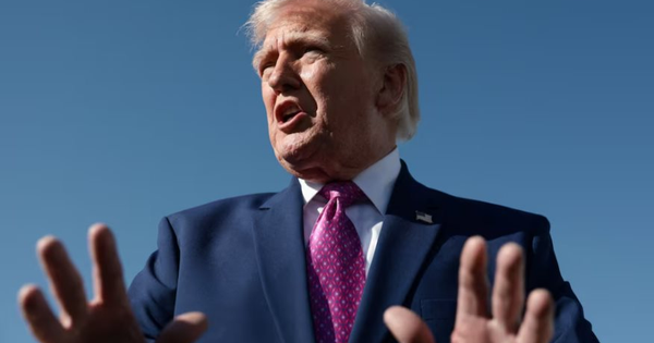 Tổng thống Trump: Eo biển Hormuz sẽ mở lại trong thời gian rất sớm'