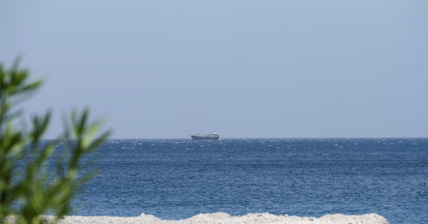 Chuyên gia: Iran tính thu phí ở eo biển Hormuz, rủi ro mới cho kinh tế toàn cầu?