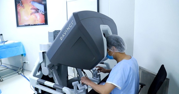 Vị bác sĩ đưa phẫu thuật robot lên tầm mới: Bóc tách khối u trong 1h, bệnh nhân phục hồi sau 24h