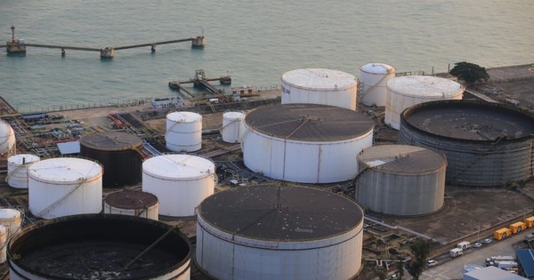 Căng thẳng Trung Đông: Trung Quốc sắp cấm một mặt hàng cực quan trọng, có thể làm rung chuyển ngành nông nghiệp và công nghiệp thế giới