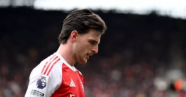 Kịch tính đua vô địch Ngoại hạng Anh: Arsenal tự dâng cơ hội cho Man City