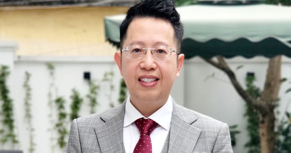 Việt Khuê - con trai nhà Toán học nổi tiếng Việt Nam: Cưới cô đồng nghiệp ở VTV, sống trong căn biệt thự bề thế