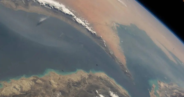 Điểm nóng xung đột ngày 12-4: Tàu chiến Mỹ đi qua eo biển Hormuz