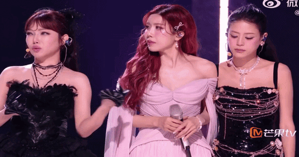 Tình trạng sức khỏe đáng lo của Trang Pháp tại show Trung Quốc: Stress nặng, đột ngột bị rối loạn nhịp tim phải đi viện ngay giữa đêm