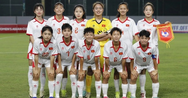 Phóng viên Trung Quốc: “Tuyển Việt Nam gần như không chạm được bóng”