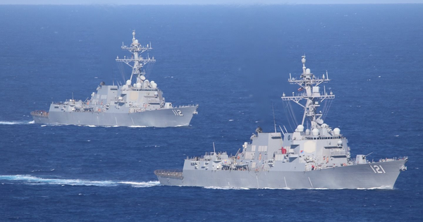 2 chiếm hạm của Hải quân Mỹ xuất hiện tại eo biển Hormuz – sắp làm 1 việc cả thế giớI cùng mong chờ