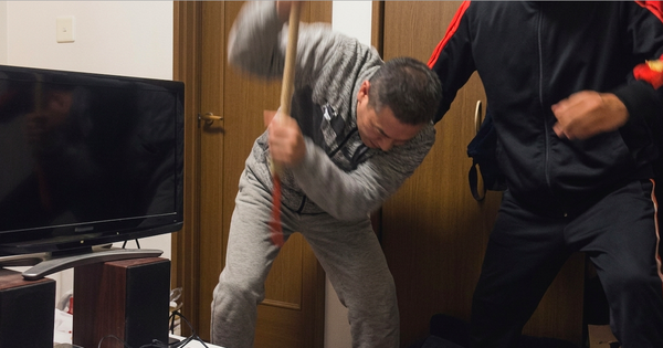 Bố đập máy chơi game để ép con học: Con đỗ đại học xịn nhưng viết thư từ chối quyền thừa kế rồi cắt đứt quan hệ