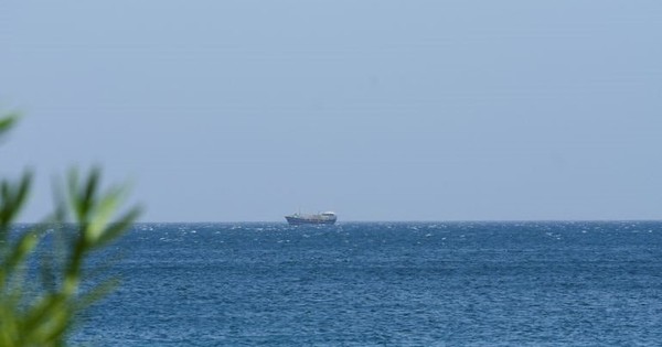 Mỹ tuyên bố 2 tàu khu trục đã qua mặt Iran để vượt eo biển Hormuz, Tehran lập tức lên tiếng