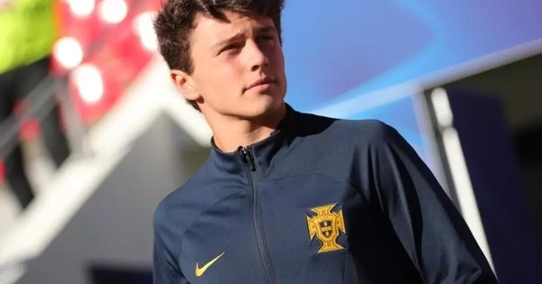 Tự nhận là ngôi sao sáng nhất Bồ Đào Nha, đàn em của Ronaldo gặp rắc rối