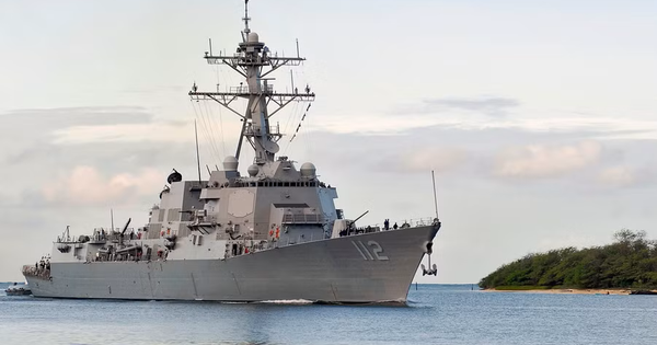 Tàu USS Michael Murphy không dám đi qua eo biển Hormuz vì bị đe dọa tấn công?