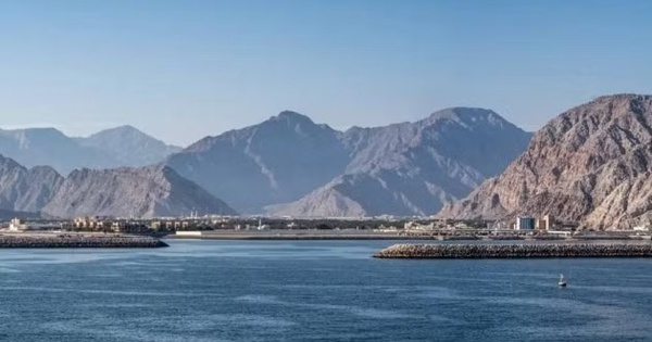 Iran tuyên bố không mở eo biển Hormuz cho tàu thuyền Mỹ và Israel