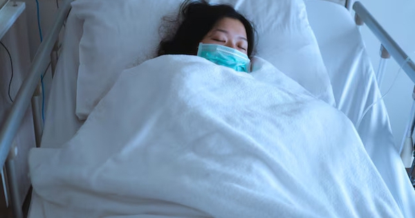 Cô gái 23 tuổi đã mắc ung thư giai đoạn cuối, bác sĩ cảnh báo: Làm 4 việc này chẳng khác nào “bào mòn” cơ thể mỗi ngày