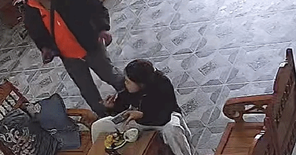 Shipper giao hàng buổi trưa thấy con gái chủ nhà ngồi ăn cơm nên đi thẳng vào, hành động của cả 2 gây tò mò