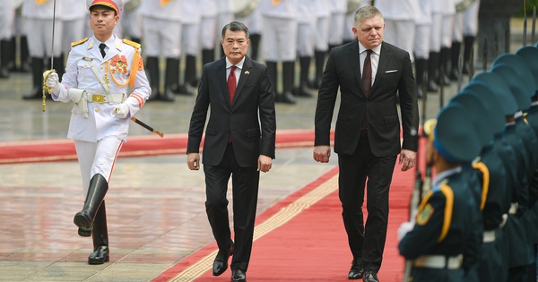 Thủ tướng Lê Minh Hưng chủ trì lễ đón Thủ tướng Slovakia