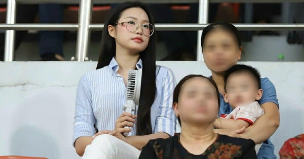 Đoàn Văn Hậu nhắn tin làm quen cô gái lạ, phản ứng của Doãn Hải My gây chú ý