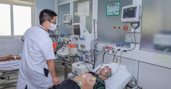 Nắng nóng, bệnh viện quá tải vì nhiều người già và trẻ em bị ốm