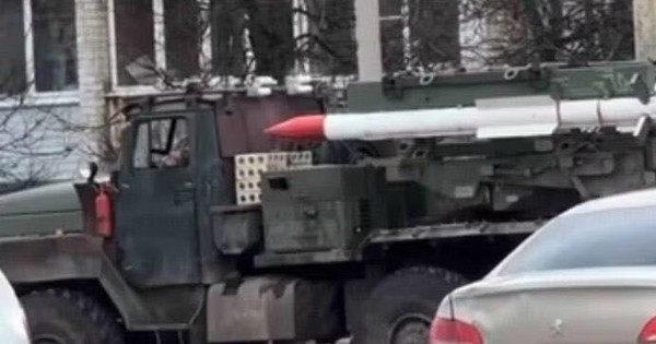 Hệ thống phòng không bí ẩn trang bị tên lửa R-77-1 tối tân được phát hiện ở Nga