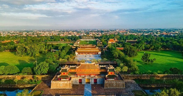 Tiếp tục sắp xếp, tinh gọn bộ máy; triển khai cơ chế trọng dụng nhân tài; cải cách tiền lương, tiền thưởng, chính sách đãi ngộ