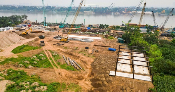 Đại công trường cầu Tứ Liên bắc qua sông Hồng sau gần 1 năm thi công