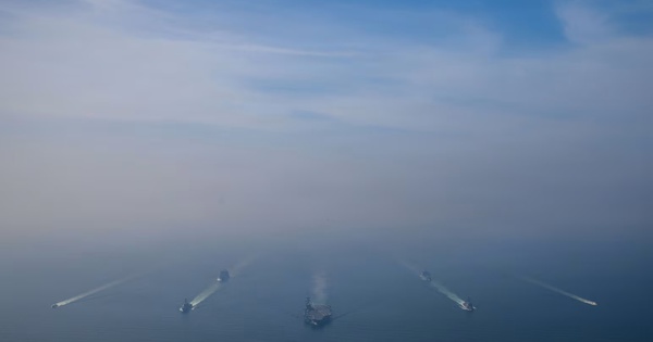 Ông Trump nói diệt 158 tàu: Hải quân Iran đang dưới đáy biển, 2 tàu kịp qua Hormuz trước khi Mỹ phỏng tỏa