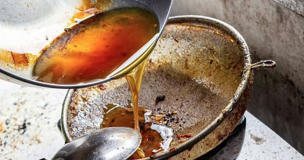 Dầu ăn đã qua sử dụng thì đổ đi đâu? Nhân viên thu gom rác tiết lộ điều bất ngờ