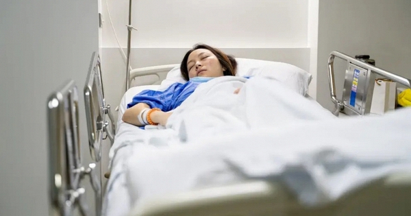 Người phụ nữ sống lành mạnh bị gan nhiễm mỡ nặng, bác sĩ giật mình: 3 loại nước uống nhiều âm thầm hại gan, nhiều người tưởng tốt