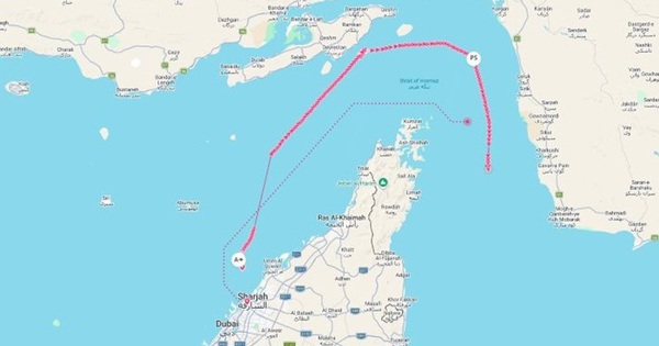 Tàu dầu đầu tiên vượt qua eo biển Hormuz sau lệnh phong tỏa của Mỹ