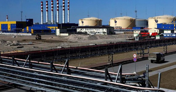 Chỉ còn dầu đủ dùng trong 50 ngày, quốc gia láng giềng Việt Nam gấp rút 'xin phép' Mỹ gia hạn mua dầu Nga