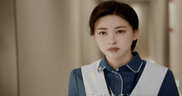 Ở đâu ra lao công đẹp hơn cả phu nhân hào môn thế này: Khoác bao tải vẫn toát ra mùi tiền, sang vừa thôi chứ