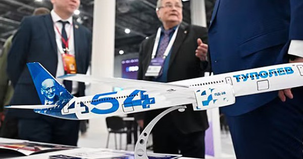 Máy bay Tu-454 thế hệ mới của Nga lần đầu tiên được trưng bày tại Kazan