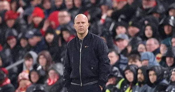 Arne Slot bức xúc vì Liverpool mất penalty trong ngày thua PSG