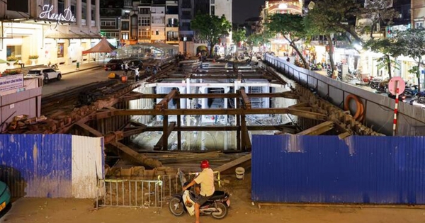 Xuyên đêm thi công loạt công trình chống ngập trong lòng phố cổ Hà Nội