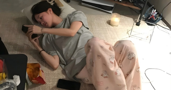 Tối người ta làm thêm kiếm tiền, tôi nằm lướt TikTok “giết thời gian”: Chỉ ước được bận, được 