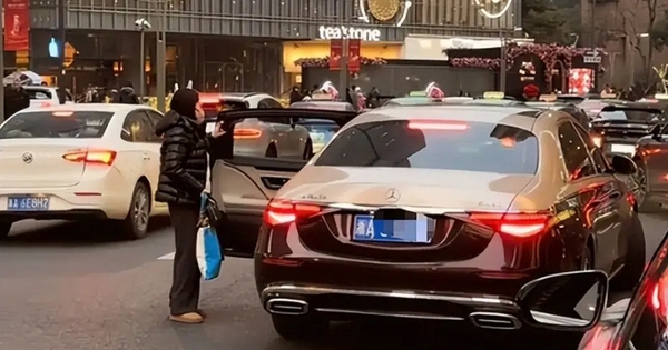 Bà mẹ đi Maybach đón con bị chụp ảnh lén, mắng 