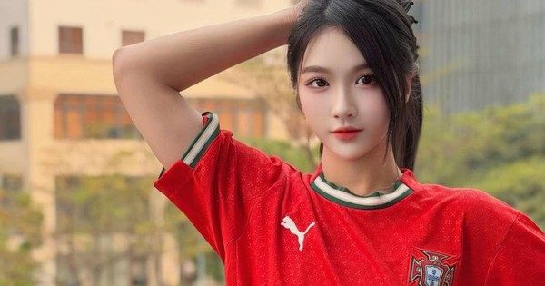 Công khai ủng hộ Ronaldo đến mức này, hot girl xinh đẹp khiến người xem thích thú