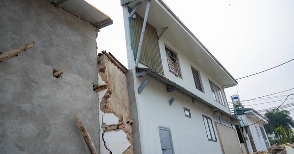 Cận cảnh loạt nhà siêu mỏng, siêu méo trên tuyến đường 500m ở Hà Nội