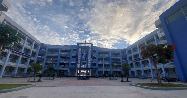 Đình chỉ cô giáo phạt 5 học sinh tự chích kim tiêm vào tay