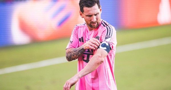 Messi bị kiện
